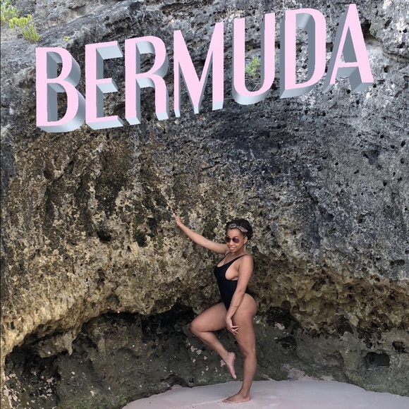 Black one piece swimsuit - Picture 4 of 4